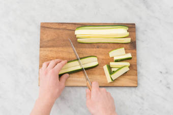 Zucchini schneiden