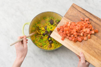 Tomaten zu der Paella geen