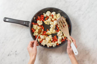 Curry-Paste dazugeben