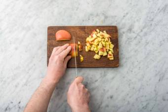 Découper la pomme en quartiers