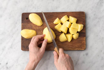 Tailler les pommes de terre