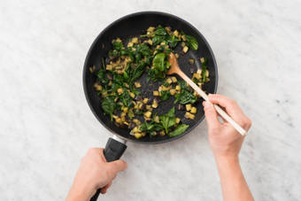 Préparer les épinards