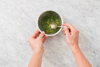 PRÉPARER LA GREMOLATA