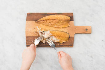 Émietter le maquereau