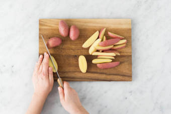 Couper les pommes de terre