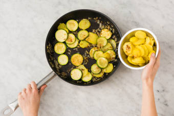 Aardappelen toevoegen