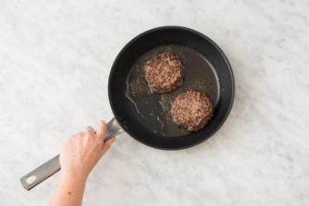 CUIRE LE STEAK HACHÉ