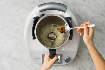 CURRYSOSSE VORBEREITEN