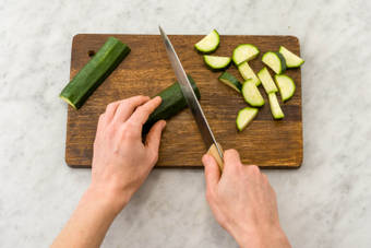 ZUCCHINI VORBEREITEN