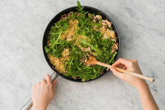 Préparer le couscous perlé