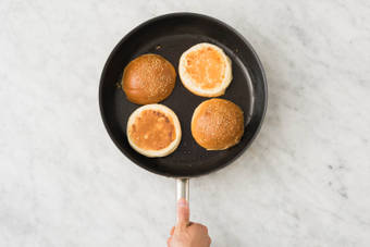 HALLOUMI & BURGERbrötchen