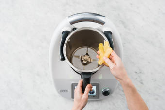 GREMOLATA VORBEREITEN