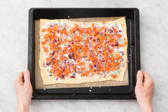 FLAMMKUCHEN FERTIGSTELLEN