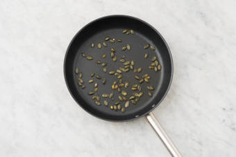 KÜRBISKERNE RÖSTEN