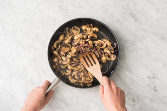 Cuire les champignons