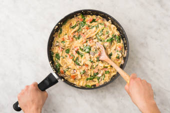 SPÄTZLEPFANNE VOLLENDEN