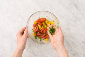 TOMATENSALAT ZUBEREITEN