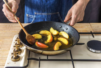 Caramelise the Apple