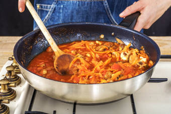 Simmer the Bolognese