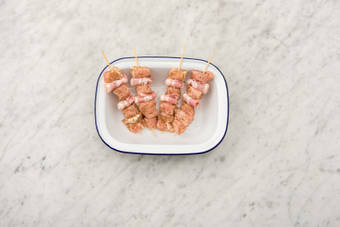 GYROS-spiesse vorbereiten