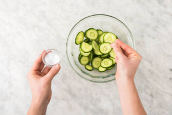 SALAT & SOSSE FERTIGSTELLEN