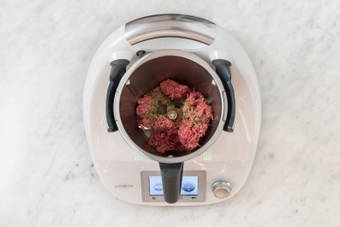 KÖTTBULLARmasse ZUBEREITEN