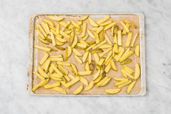 Enfournez les frites