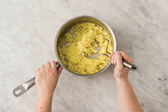 Make the garlic mash