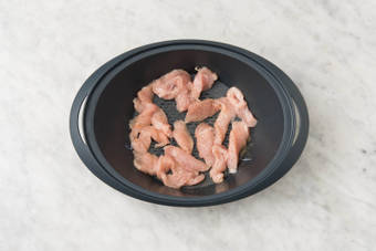 FLEISCH & PAPRIKA vorbereiten