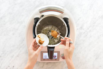 CURRYSOSSE VORBEREITEN