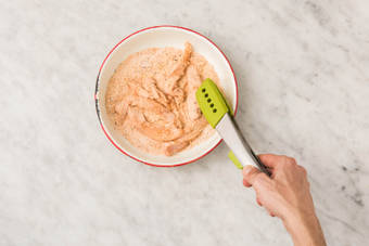 durch seine Schönheit