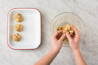 LAUGENKNÖDEL BACKEN