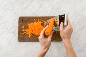 KAROTTENSALAT ZUBEREITEN