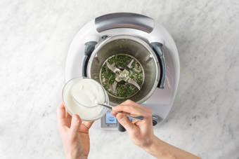 MINZJOGHURT ZUBEREITEN