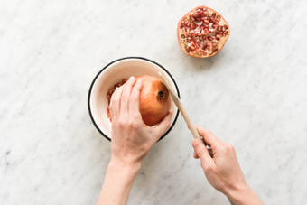 GRANATAPFEL ENTKERNEN