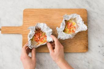 Enfourner les papillotes