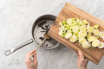 Cuire le poireau à l'étuvée