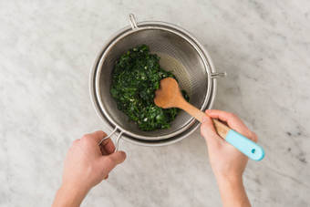 Préparer les épinards