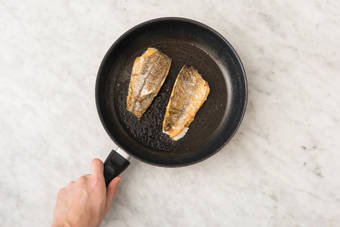 Fischfilets anbraten