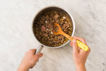 Fleisch & Gemüse anbraten