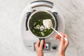 FRISCHKÄSE ZUBEREITEN