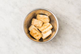 KLEINE VORBEREITUNGEN