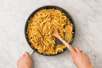 Tomatensoße vollenden