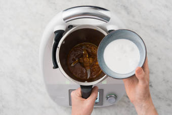 CURRYSOSSE ZUBEREITEN