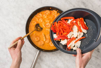 CURRYSOSSE ZUBEREITEN