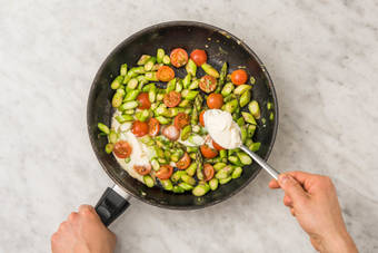 RESTLICHES GEMÜSE ZUFÜGEN