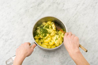 Salat & Kartoffeln vollenden