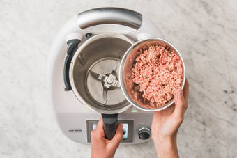 FÜR DAS HACKFLEISCH