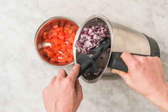 TOMATEN-SALSA ZUBEREITEN