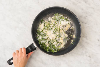 Käsebrösel zubereiten